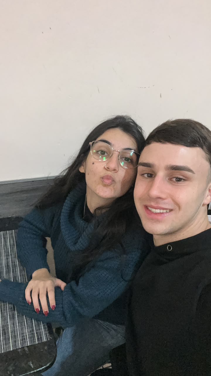 Vitor e Rafaela em um momento natural juntos